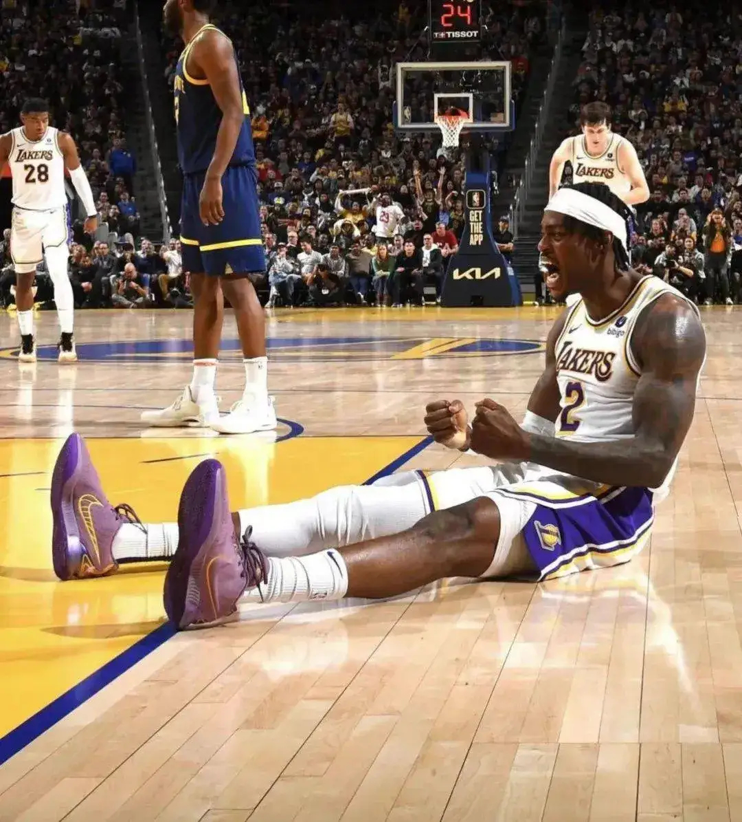 这下可怜的范德比尔特又要缺席很长一段时间的比赛了。今天湖人官方公布了范德比尔特的