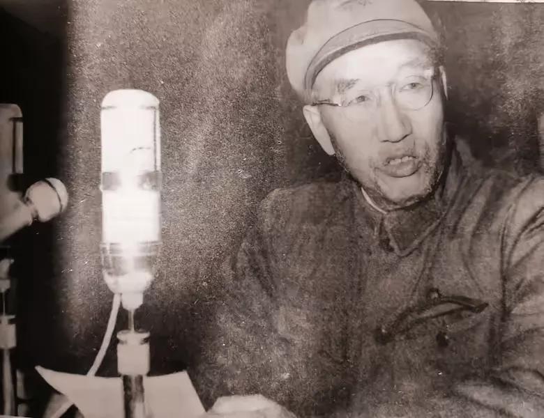 珍贵的历史照片。
这是一张1948年，徐向前来到西柏坡参加中央会议
结合山西战场