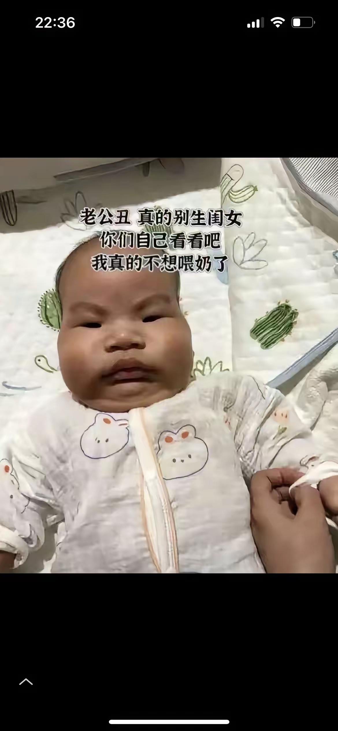 这位妈妈，该喂奶你得喂奶。月科小孩没啥看头，出满月后一天一个样，千万别忘了那句话