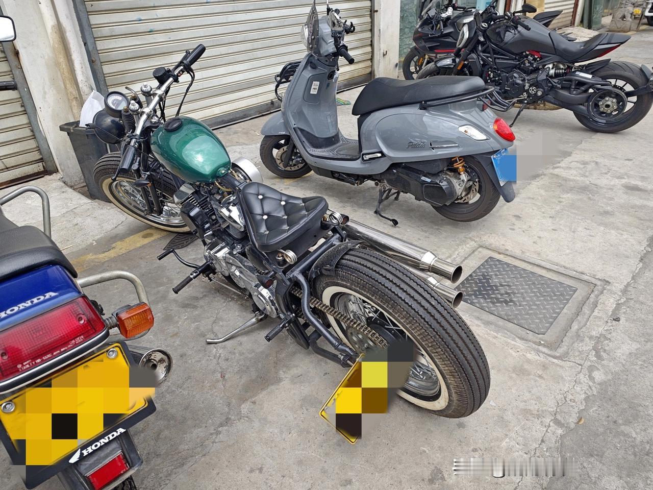 每次走在路上或机车改装铺，总要停下来看一看它们的英姿，尽管自己开不来有档位的机车