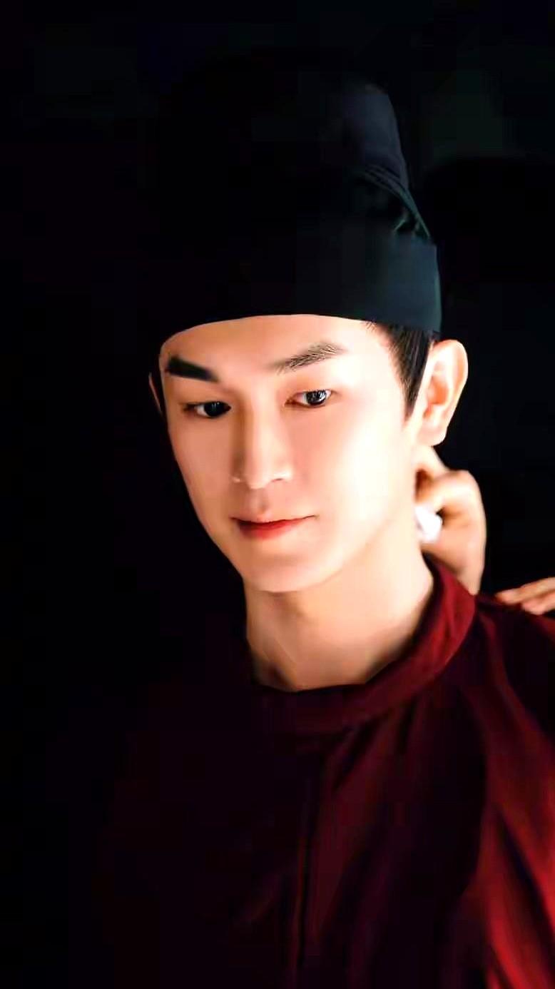 为了孩子，他选择弑师杀人。

《唐诡之长安》里的钟士载，真是个让人五味杂陈的角色