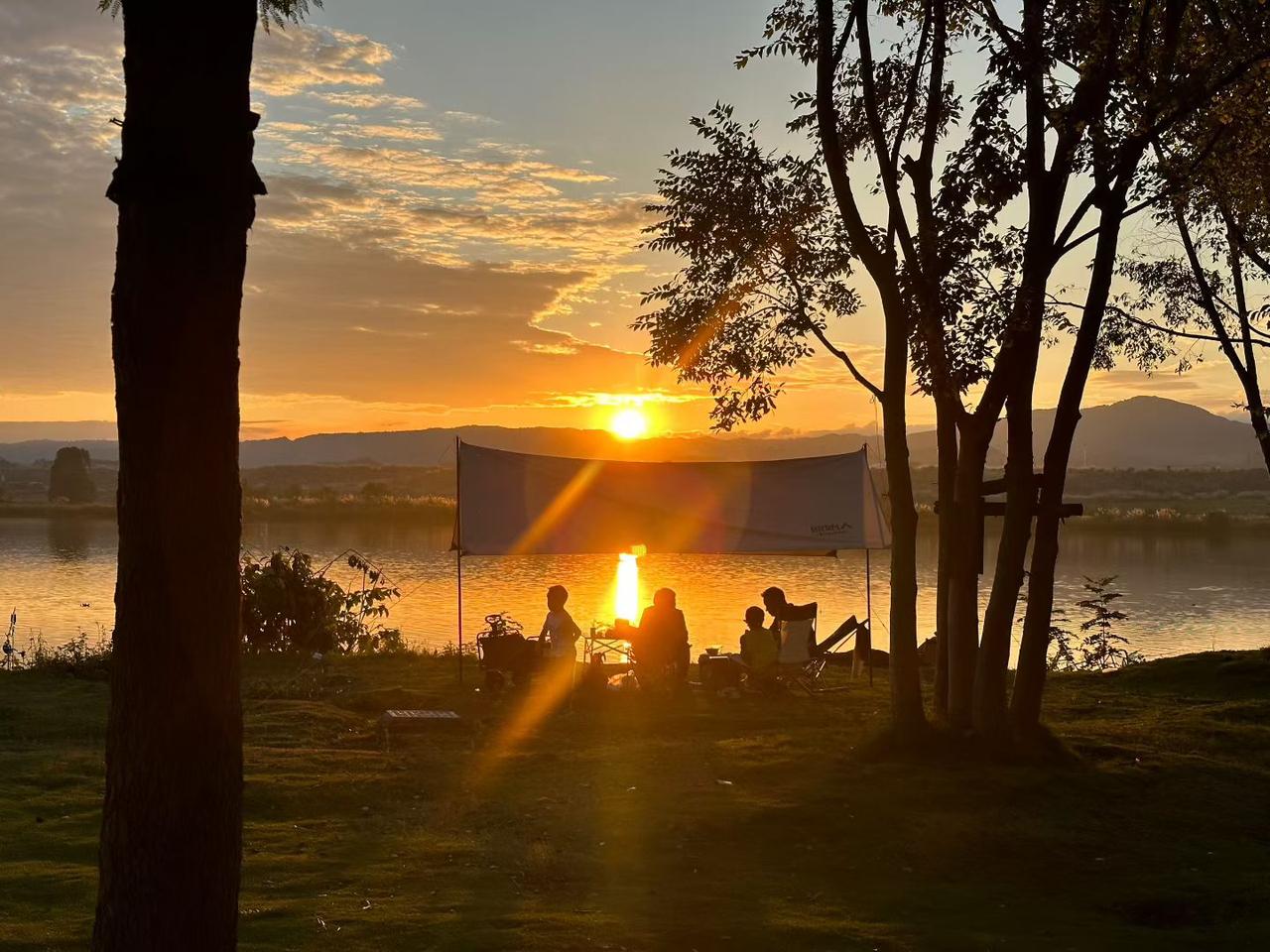 成都金堂淮口晚霞好美啊……[赞][赞][玫瑰][玫瑰][彩虹][彩虹]