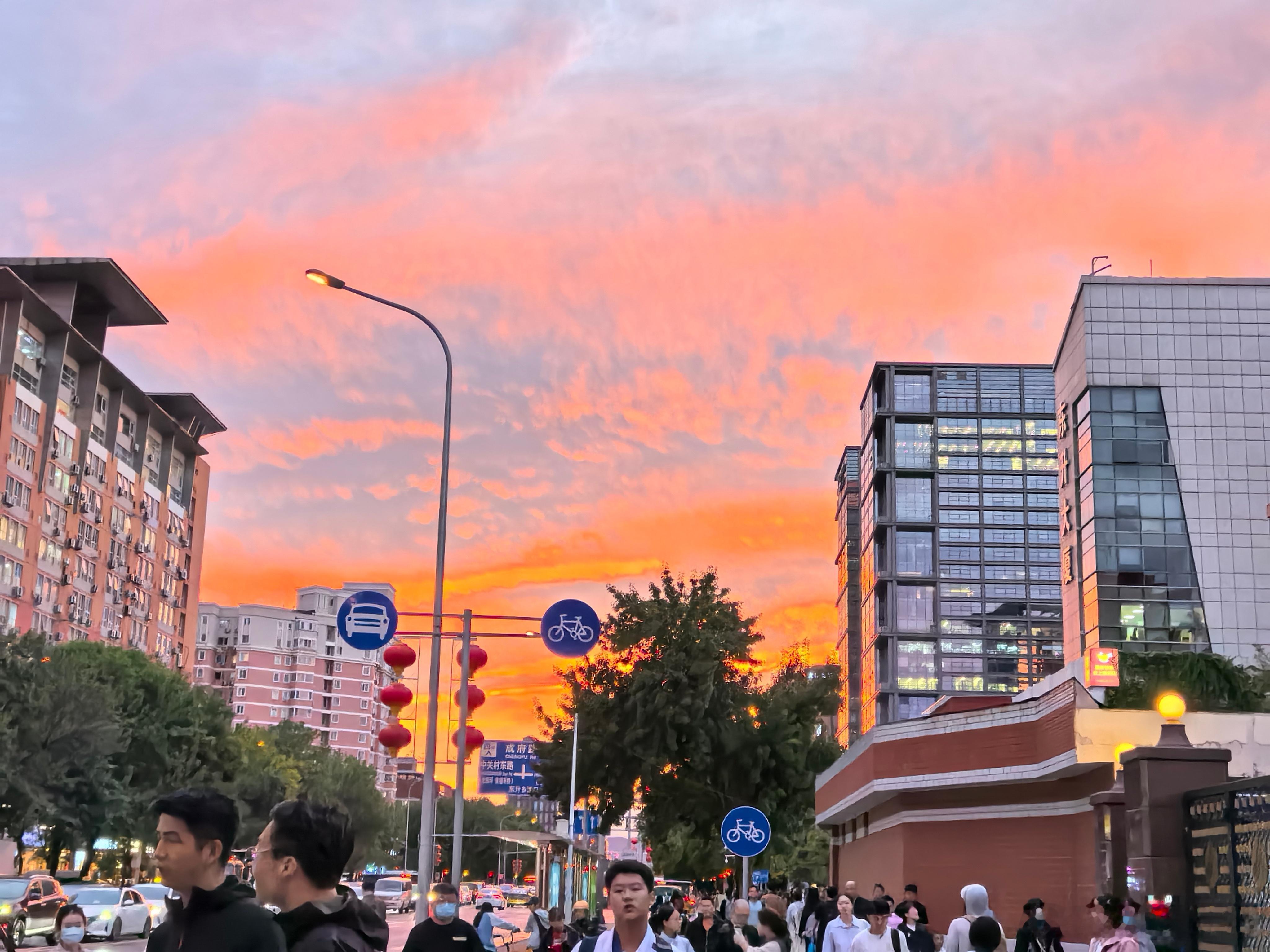 据说此刻的北京朋友圈都在发这个[偷笑][爱你]  ​​​
