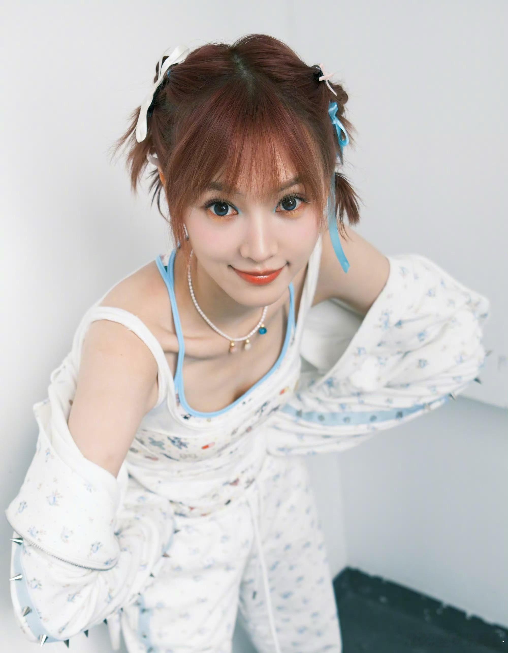 谢娜这句话让全场爆笑：“我第一次见黄灿灿，真的，感觉像个疯子！”《乘风2026》