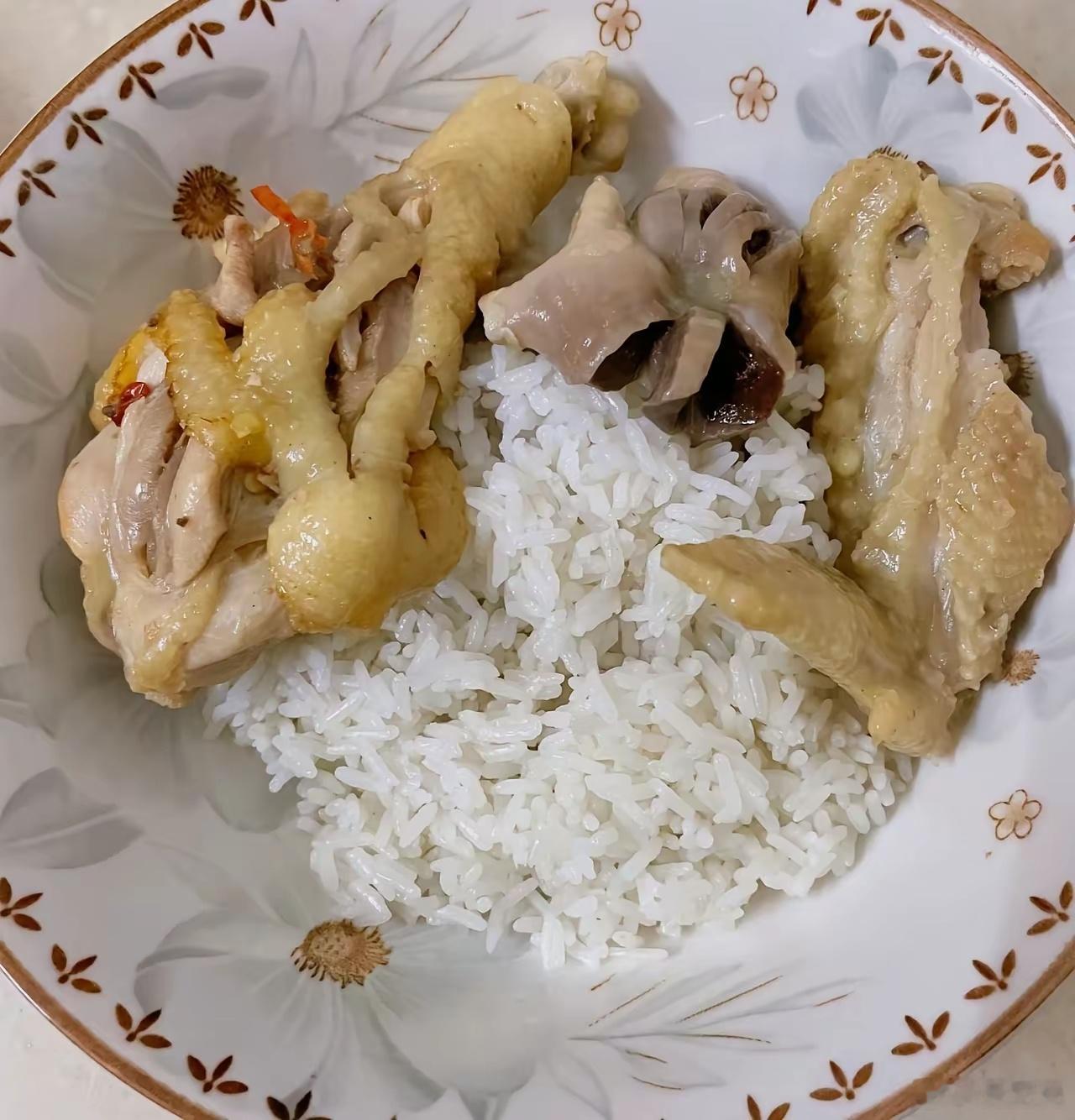 我今天中午回来晚，婆婆留的饭菜，虽然有鸡但是我还是吃不下去 ​​​
