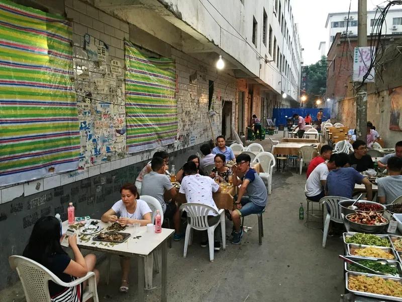 据报道，某地建了一所烧烤大学，并且已经开班授课。
这是怎么回事呢？这和开办一所技