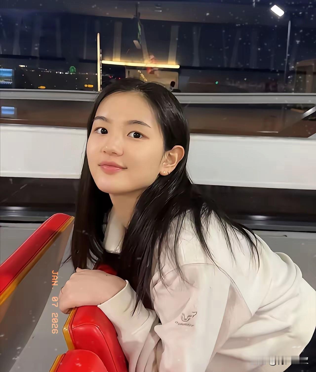 多哈冠军赛，为何让乒坛第一美女金娜英开赛？

以前都是让孙颖莎开赛，
这次孙颖莎