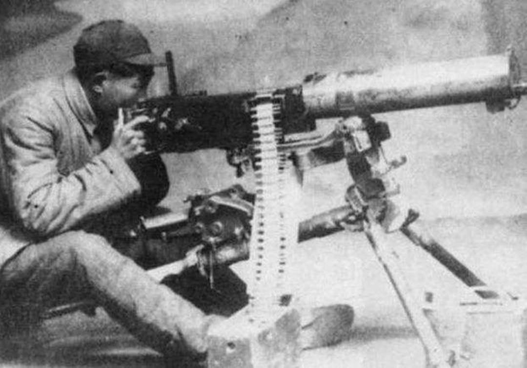 重机枪前面那块钢板，到底有没有用？很多人觉得，那就是个累赘，白白增加重量。可你要
