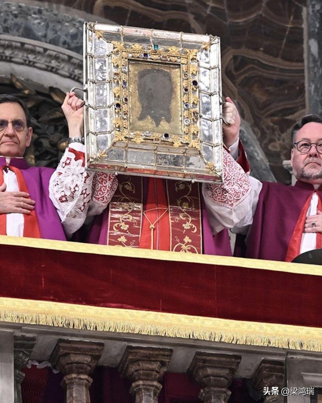 每年四旬斋的第五个星期日，圣维罗尼卡圣纱会在梵蒂冈圣彼得大教堂展出。
3月22日