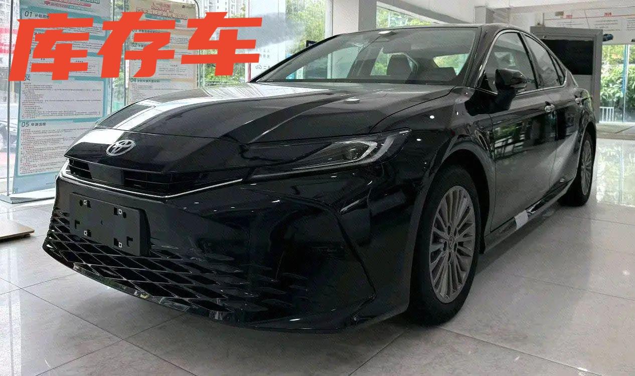 车型:丰田 2025款 凯美瑞 双擎 2.0HG 无级 光辉版
​车况:原版原漆