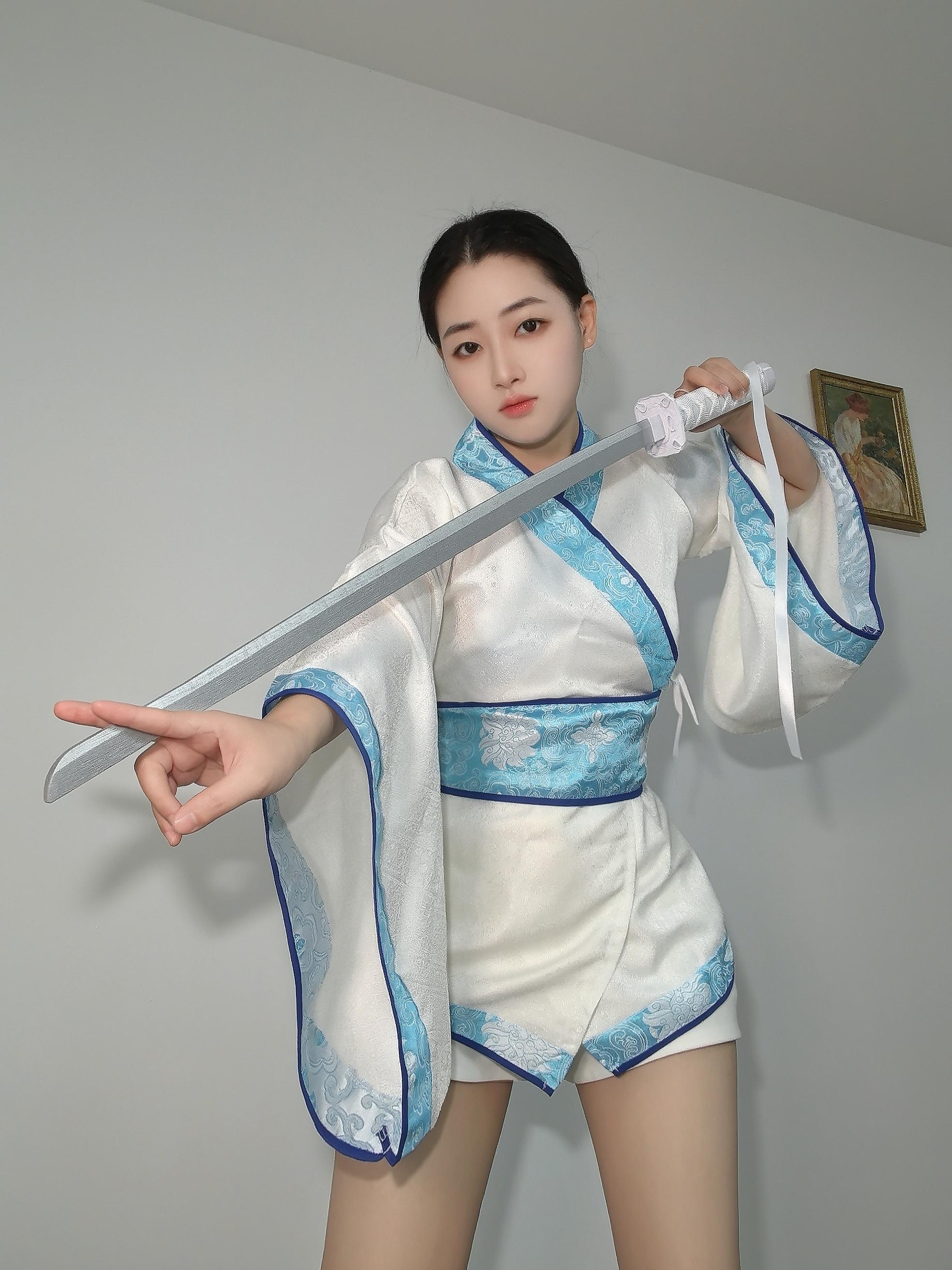 九宫格刀剑拍照姿势动作指导。