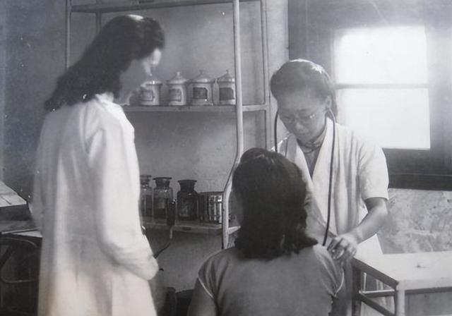 代号“黑蝴蝶”女特务潜伏天津12年，一份检举材料暴露了身份。
 
这名女特务本名