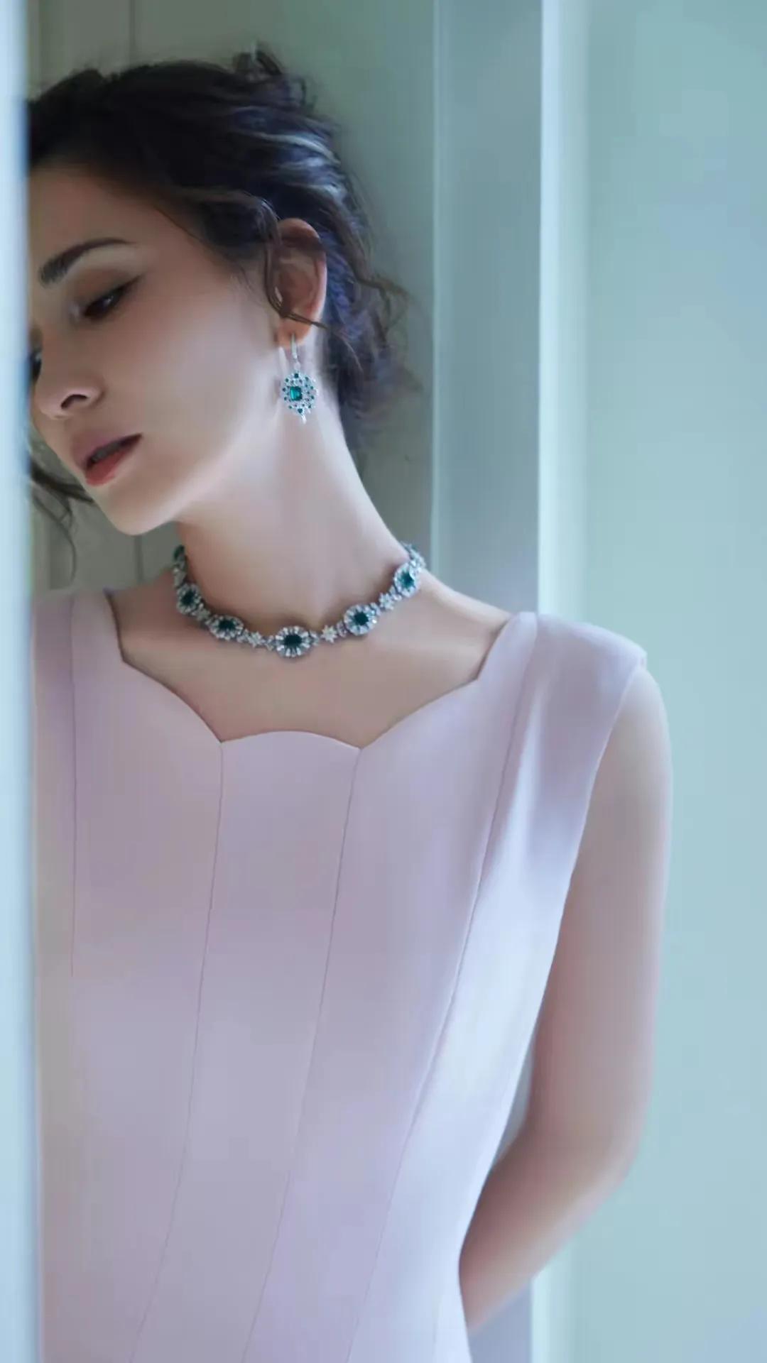 #女明星谁最美# #哪位女神惊艳# #女明星高清美图# #卢靖姗#