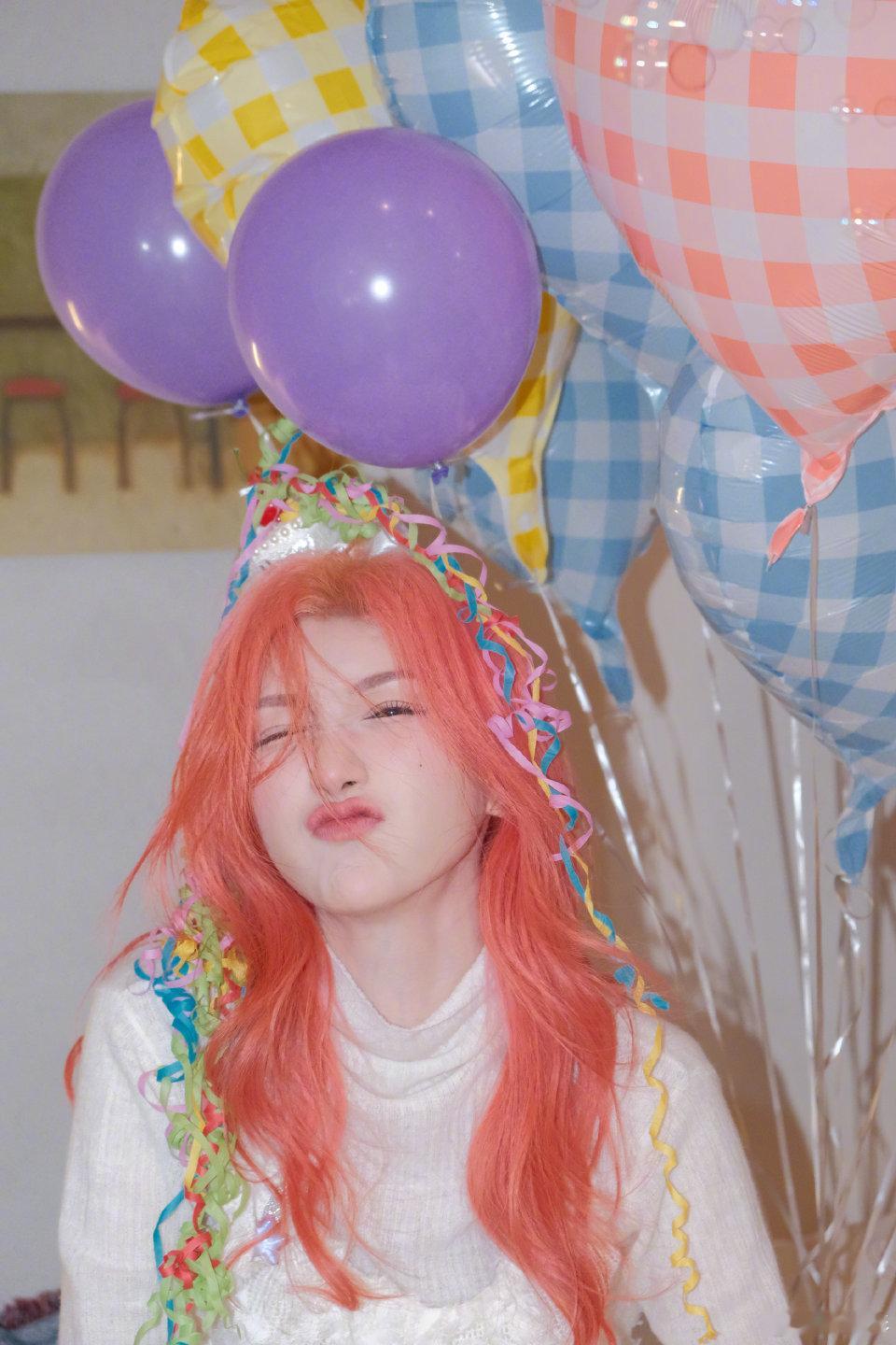 毛晓彤生日发文生日快乐🎂晓彤粉发造型太惊艳，美得像个小公主 