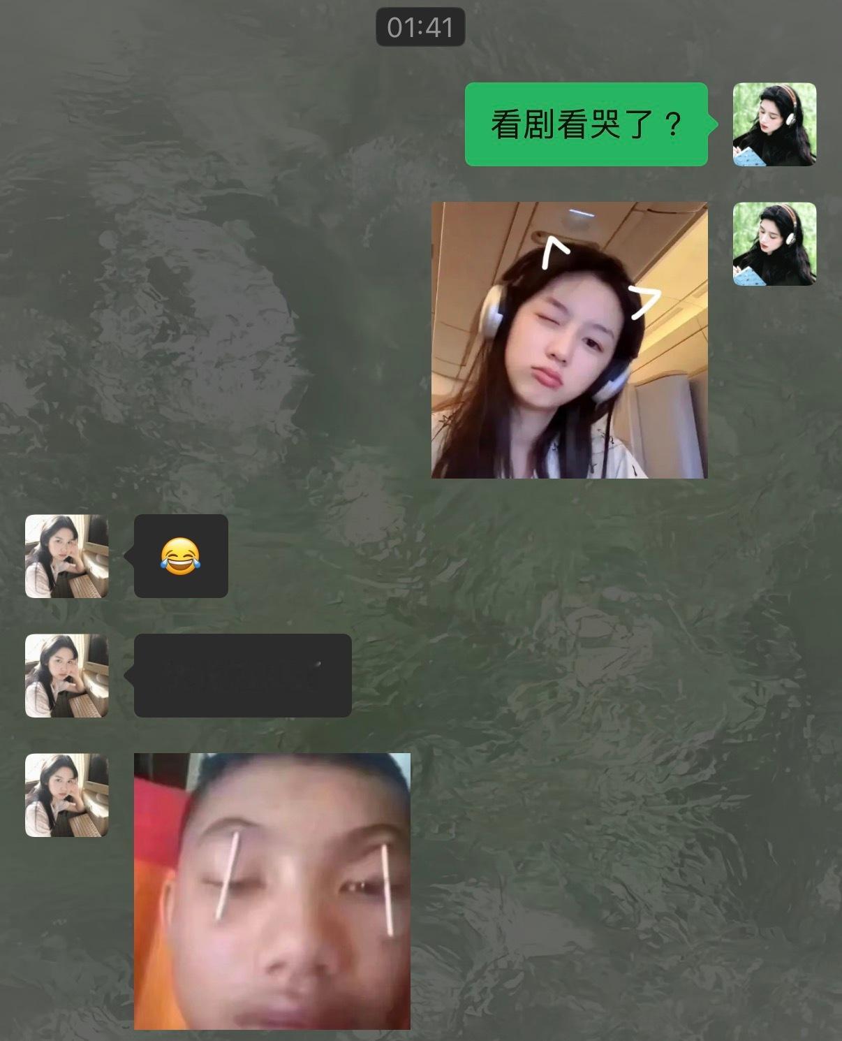 暴富半夜看剧看哭了被我发现了