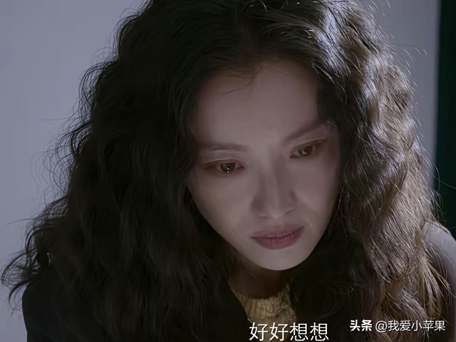 任美艳如果没有三婚，任小名大概率后面过得比她妈妈惨多了。
任小名在缺考一门物理的