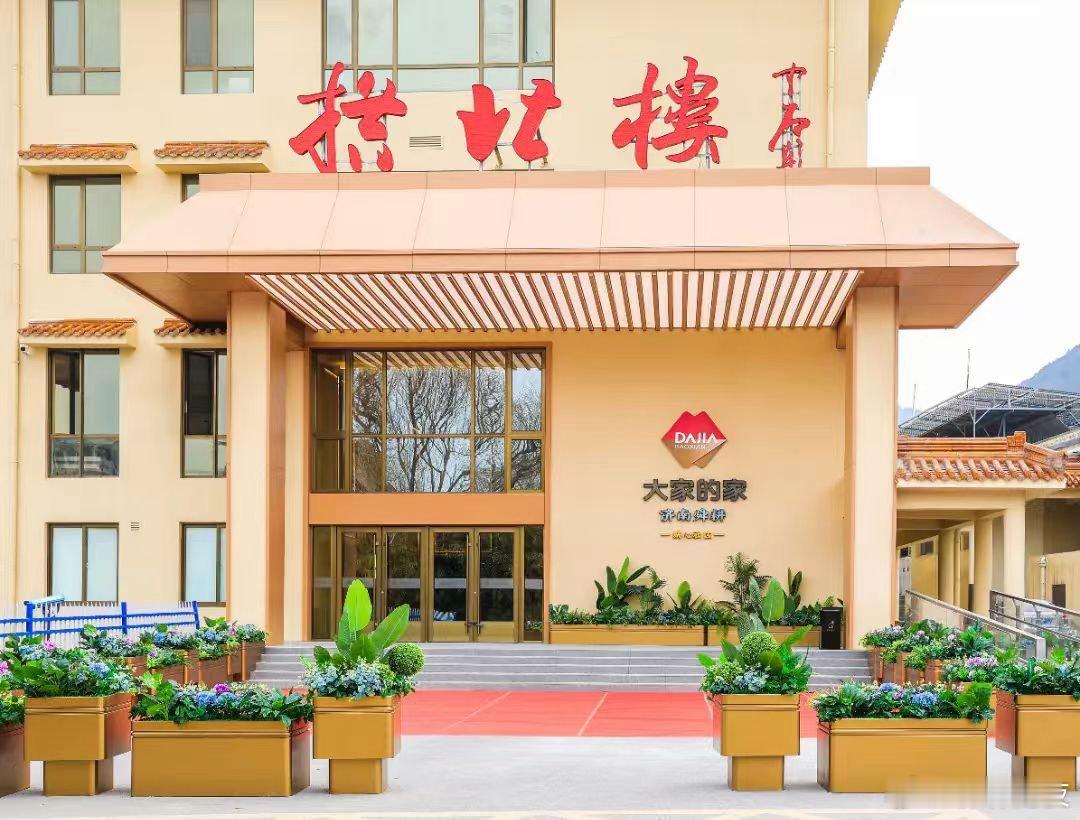 原来主动式养老这么香 济南城心，宛如岁月编织的温馨绮梦。近在咫尺的医疗资源，如坚