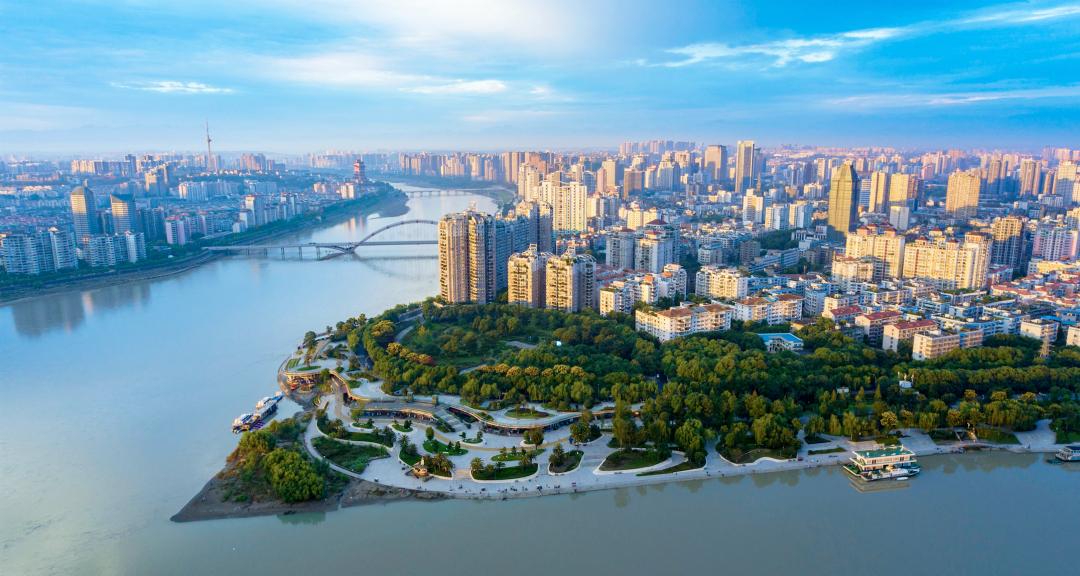 绵阳的城市建设，还是比宜宾更加精致

看到了网友贴出了两张图片，分别是绵阳和宜宾