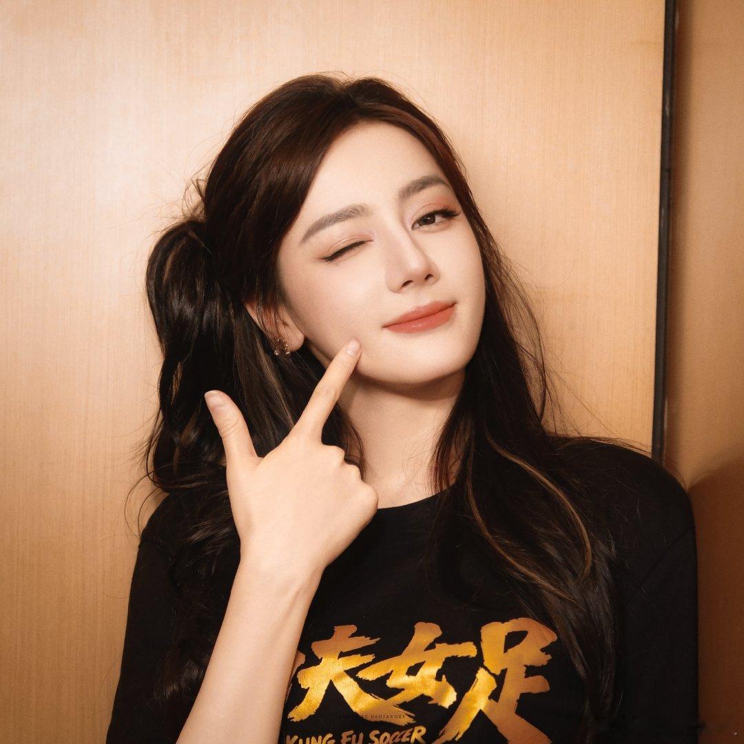 迪丽热巴功夫女足广州路演钰珑大爆 