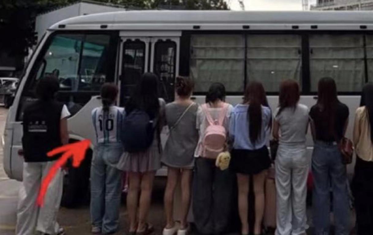 香港元朗最近搞了场代号“火石”的扫黄行动，一下子抓了24个内地女子，年龄从16岁