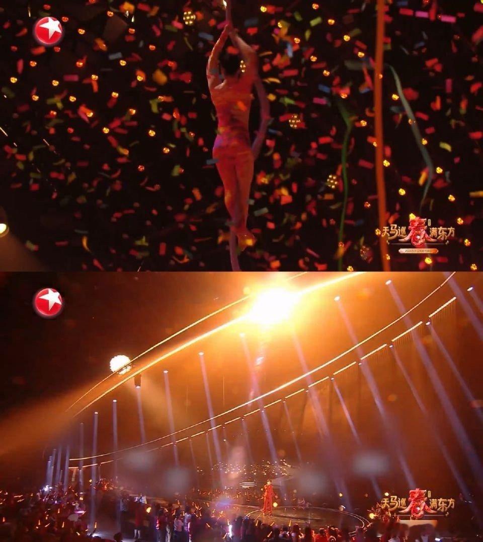 东方卫视舞美中的东方浪漫 刷到东方卫视春晚的舞台直接被美到，鎏金雕纹配上错落星光