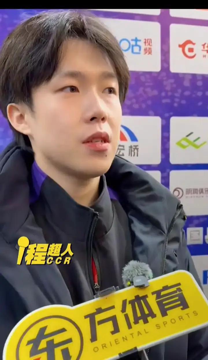 再不做康复，你会损失整个2025。
 
香港一姐杜凯琹刚打完队内对抗，手腕旧伤没