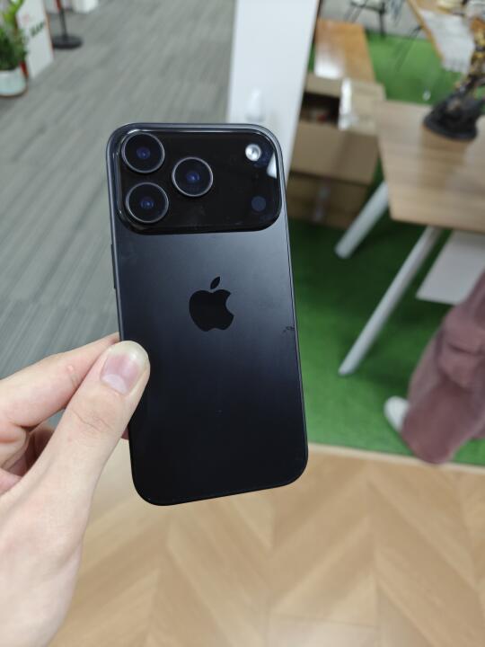 不会吧，iPhone 17Pro真长这么丑吗...
