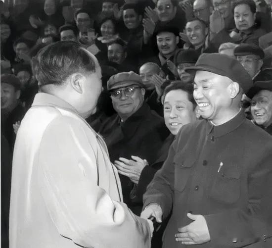 1929年的红四军七大是一个转折点，它不仅见证了中国共产党内部的一次重要人事变动
