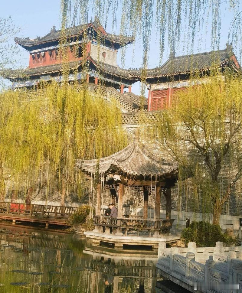 心里话          别太纠结对错是非，缘聚时珍惜当下，缘散会各自安好，便是