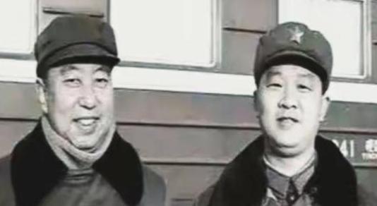1981年，华国锋退下来后，组织部门专门找到他的秘书曹万贵，桌上摊着好几份调令，