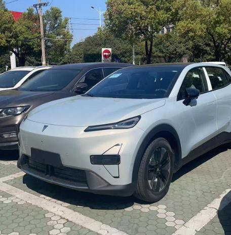 中国拼命搞新能源车，根本不是为了环保？
 
说句扎心的话：环保是门面，石油是幌子