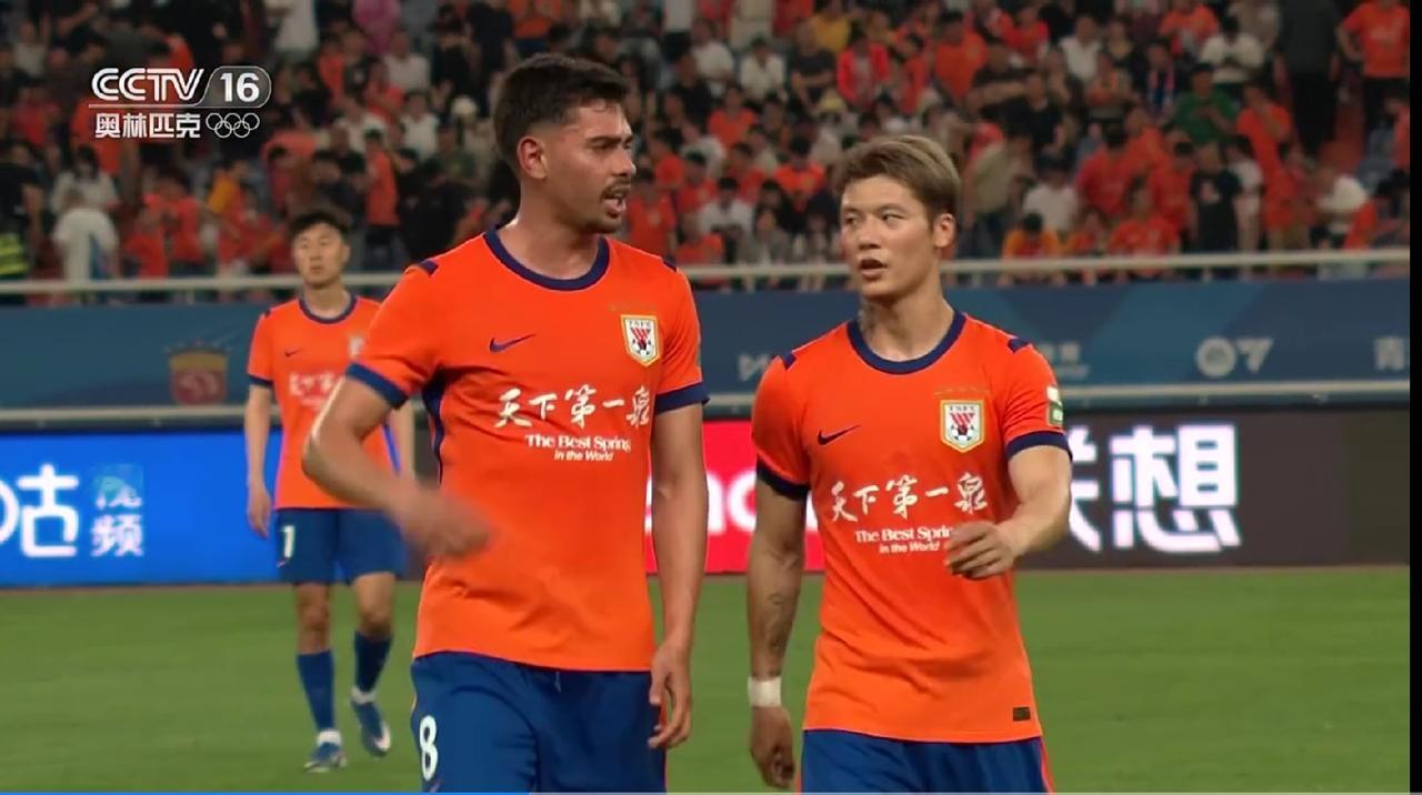 马德鲁加双响，王大雷送大礼，山东泰山3：1，重庆铜梁龙8轮不胜撞上新秀墙，成都蓉