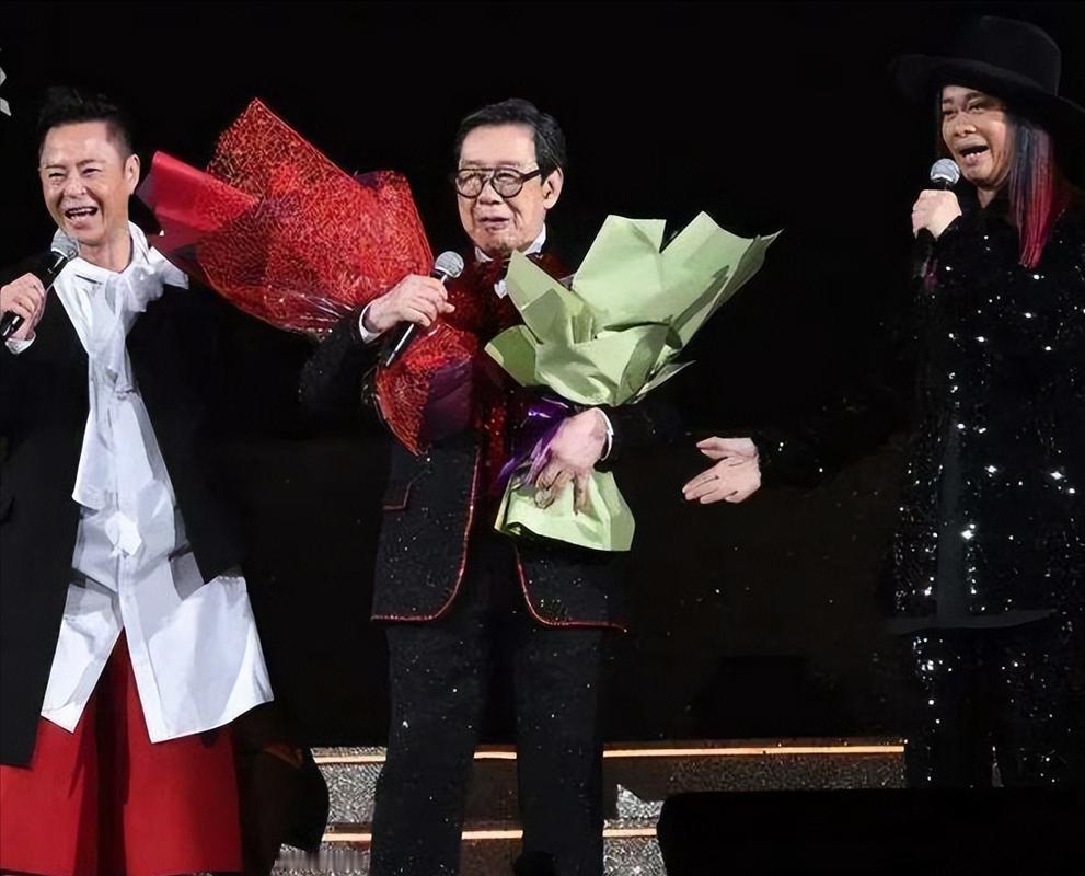94岁胡枫在香港红馆开唱，创下全球高龄华语艺人开唱新纪录，半个港圈大咖齐聚助阵。