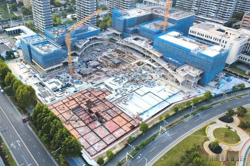 进度提速！光谷中心城东邻里中心冲刺9·30主体封顶

光谷中心城民生配套再提速！