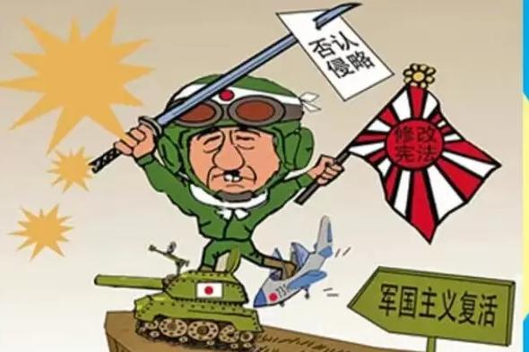 小泉跑去印尼见总统普拉博沃，双手奉上一艘“三笠”号战列舰模型，还特意强调这是老家