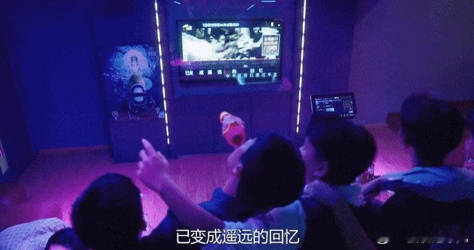 生活抉择总是艰难，如姚小山。同学聚会让我们更珍理想，勇敢追求，不放弃。 ​​​
