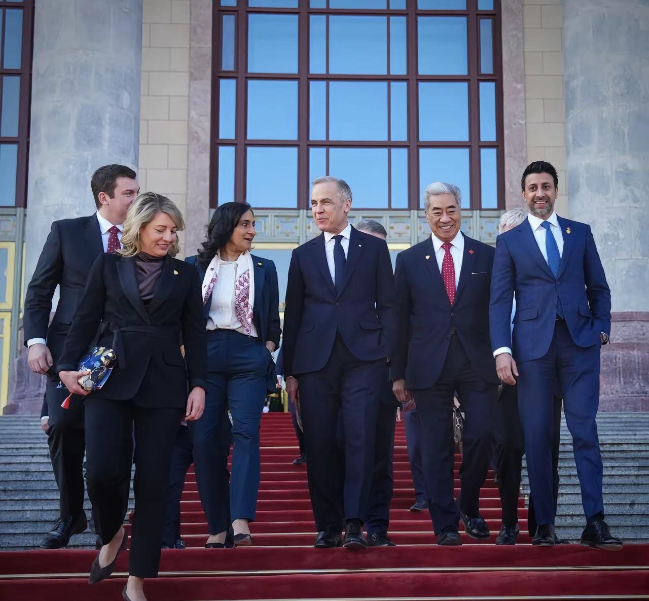 加拿大总理卡尼昨天（5日）宣布两件大事，都和中国有关。卡尼说，“在近期贸易紧张之