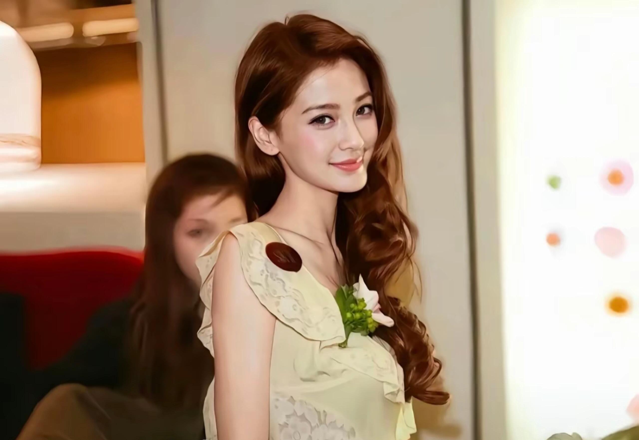 baby到底还有多少神图是我不知道的！！Angelababy女团感后台随拍Ang