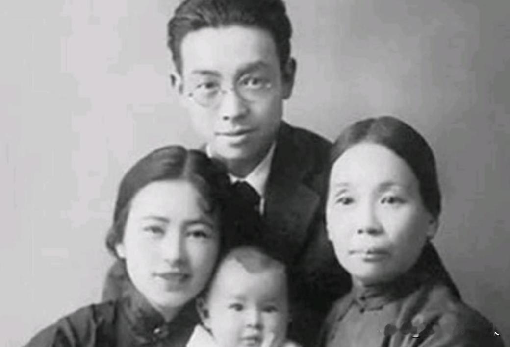 1903年，30岁梁启超和17岁王桂荃行房，次日梁启超却说：“我提倡一夫一妻制，