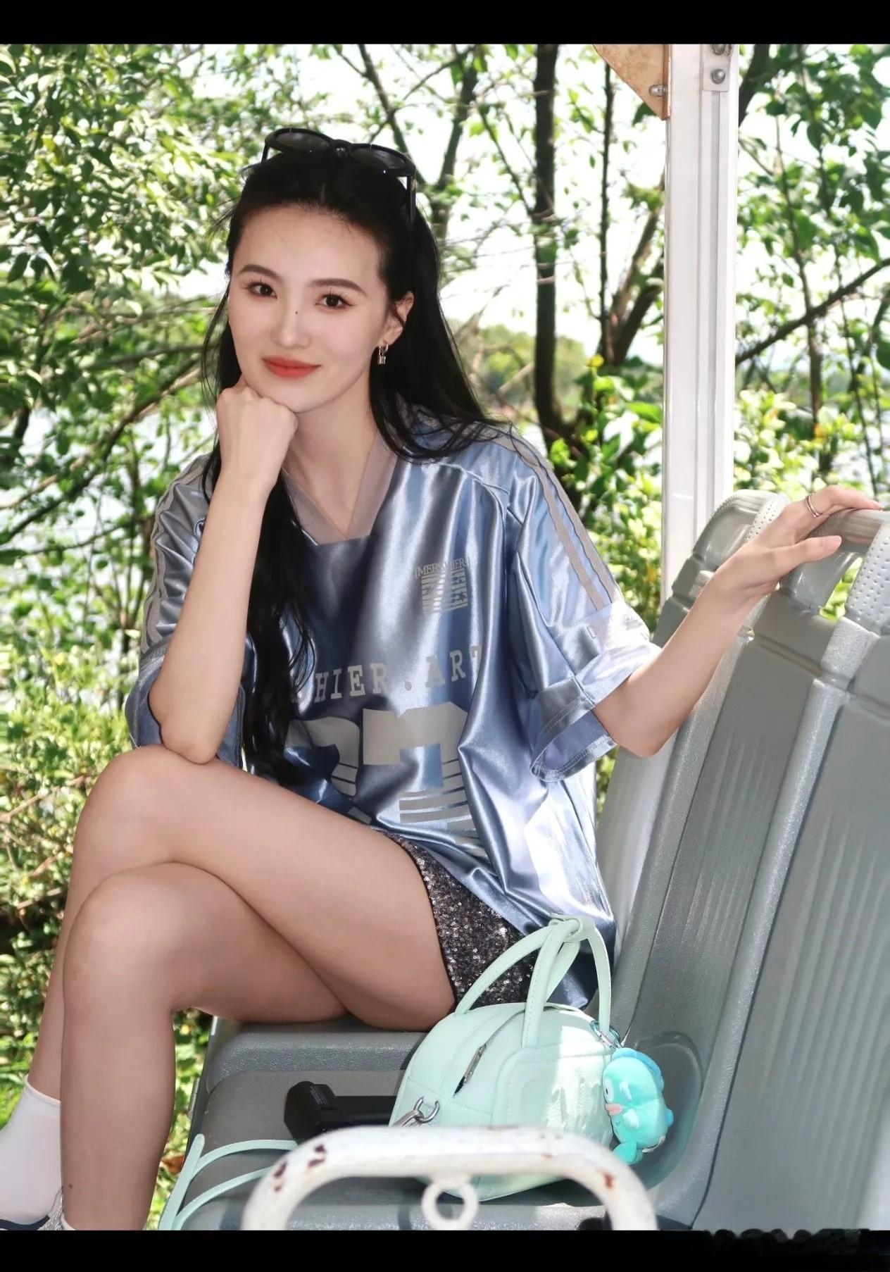 [/福]

漂亮饭

姐妹碰头

万事不愁