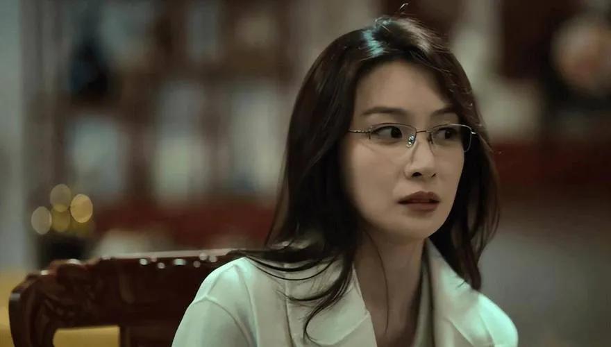 隆妮毁了整部剧

电视剧《城中之城》中周琳的扮演者是青年演员隆妮，不得不说是她毁
