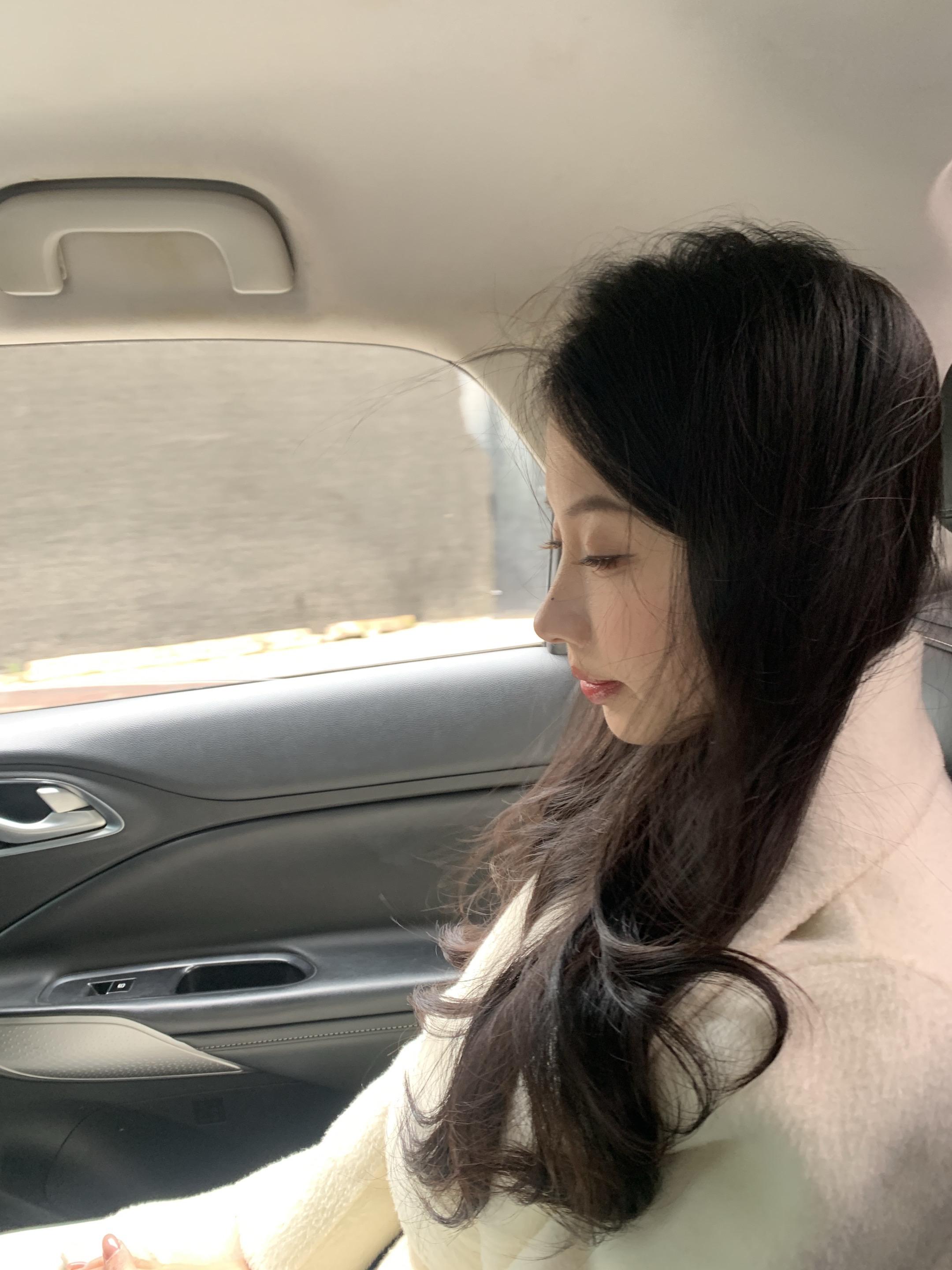 就这样不经意地记录我 但不允许拍到我的发缝和鼻基底凹陷 要漫不经心的随...