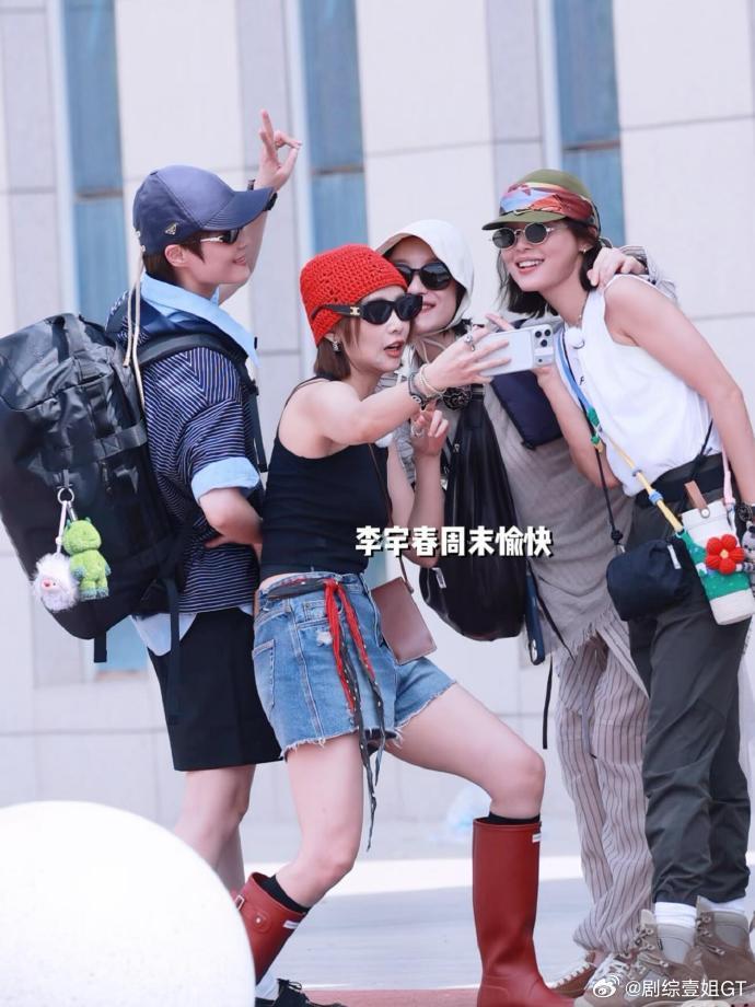 李宇春辛芷蕾高叶倪妮抵达新疆向野的我们第一站新疆路透 从南疆走到阿勒泰，全女阵容
