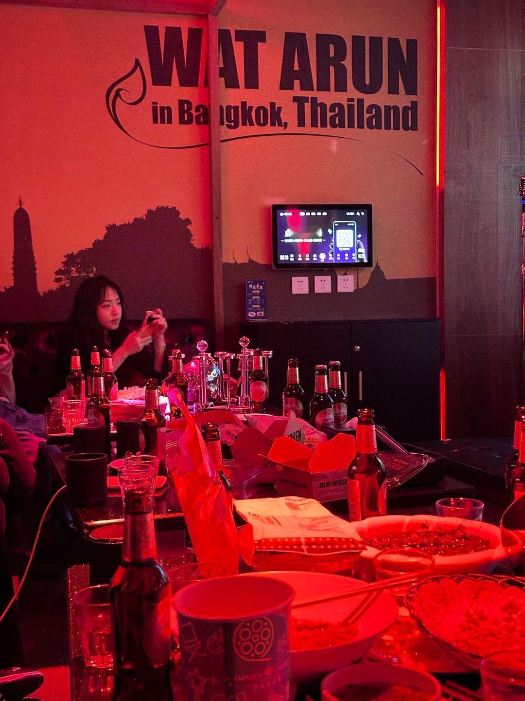 几年没去过KTV，今天被几个小朋友拉去唱歌，小mm一直唱小清的歌，我到了，一首刀