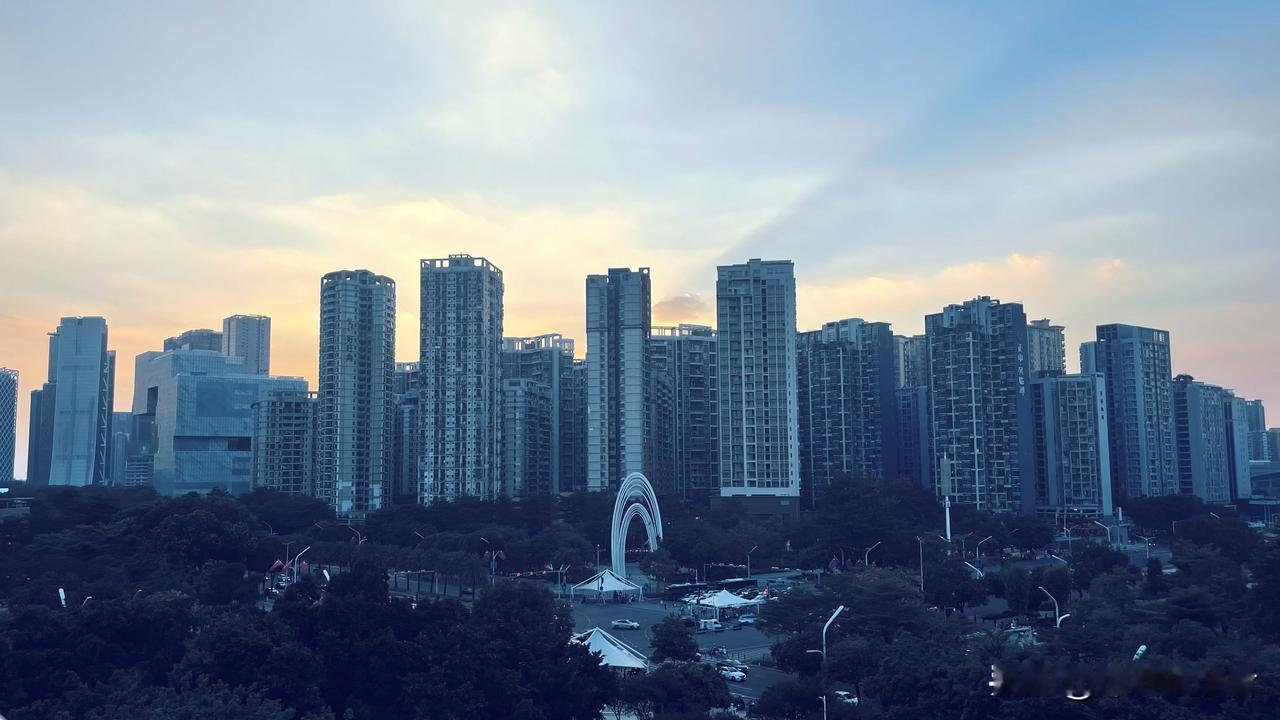 昨晚，离深圳网红打卡地翻身站300米远的地方，静静的发生了一件影响深远的事。不过