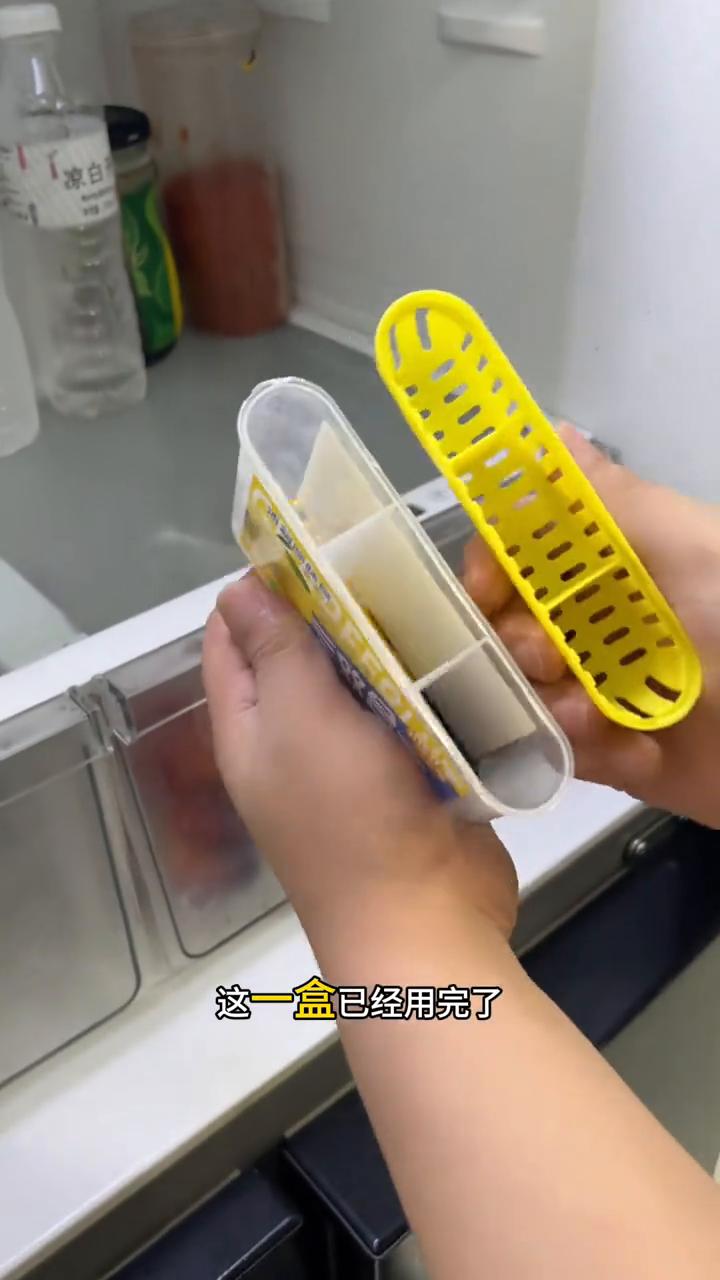 冰箱不串味的秘密，分解异味不是以香盖味。
家里的冰箱只要打开就有异味，教大家怎么
