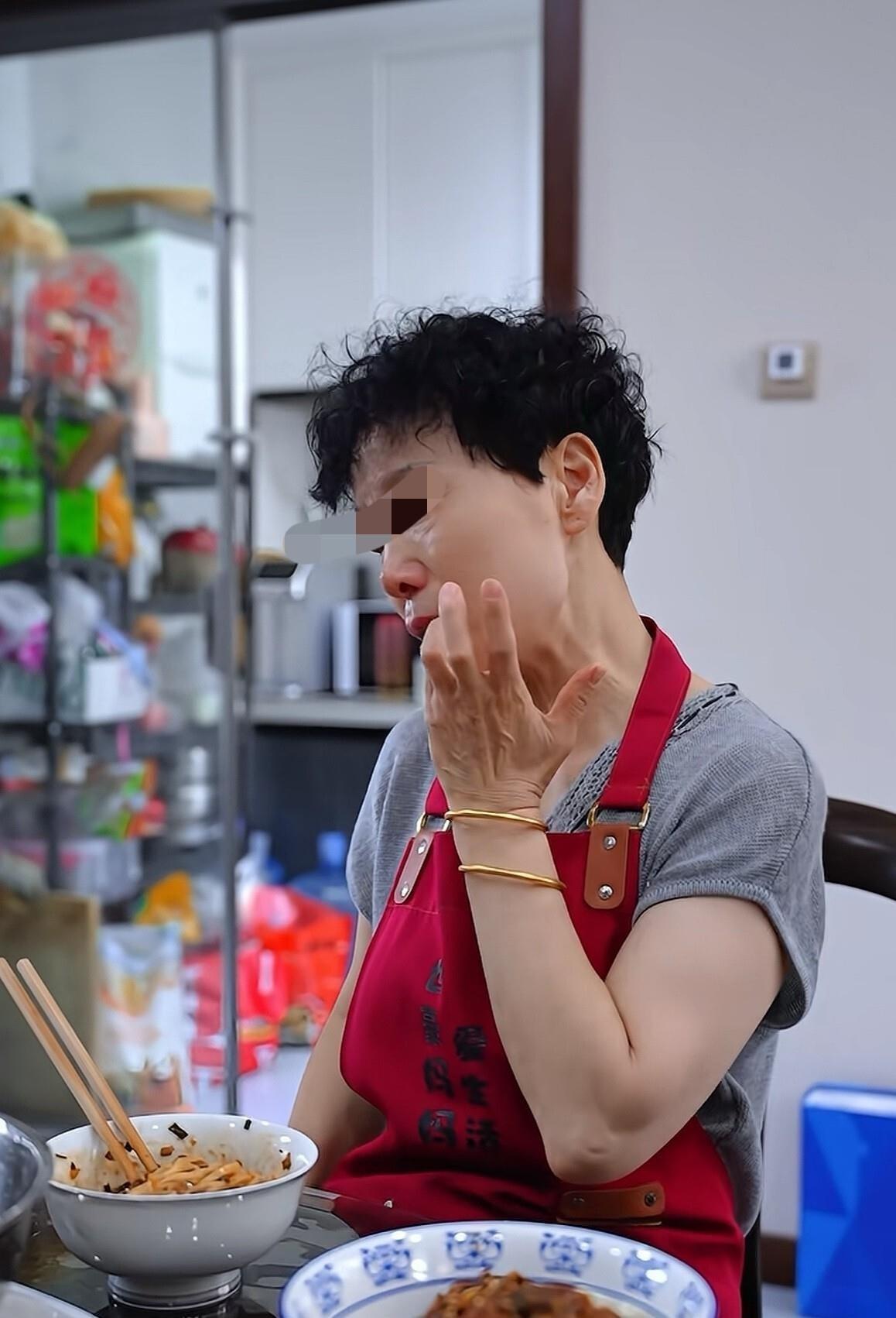 报告出来了，家里跟炸了锅似的。甲状腺Ai这几个字，我到现在都不敢直视。小登蹲在院