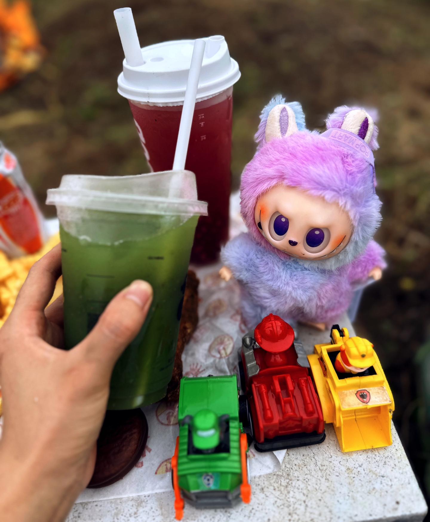 那个曾经温暖我们生活的小天使， 愿你在那边过的幸福，无忧无虑，爸爸妈妈...