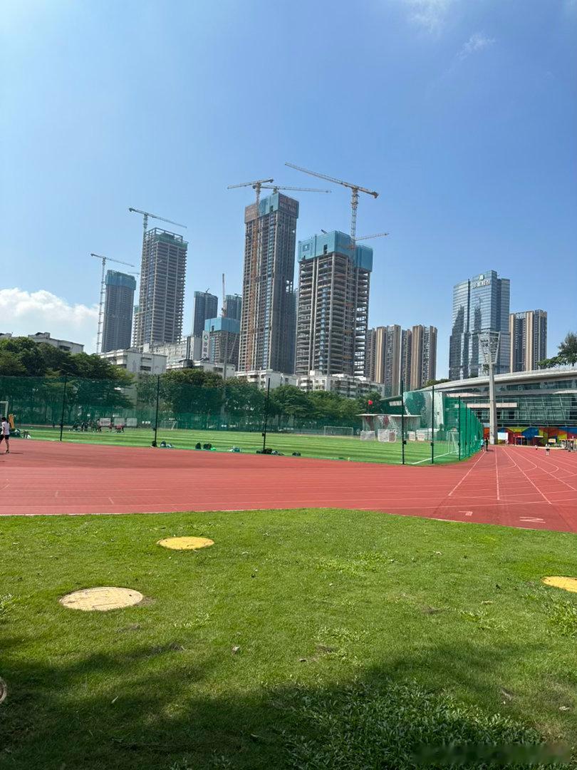 今日跑步打卡完成静静感受当下后背汗珠缓缓滑落脸颊被汗水浸透所有都随汗液一同释放 