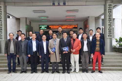 昨天参加了前同事C老师爱人的葬礼，见到不少昔日的老同事，他们大多已退休，正含饴弄